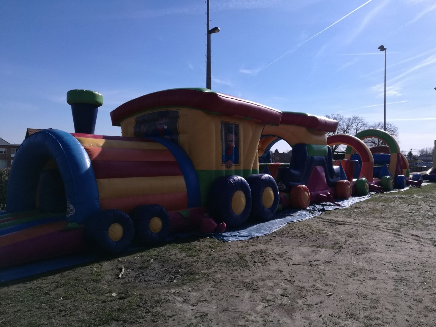 Hindernisbaan: Locomotief met 3 wagons
